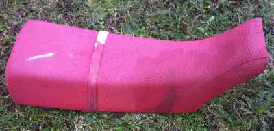 Used seat kicking around the shed, no tears but faded. Good base foam. Bent latch. Donor unkown - po...