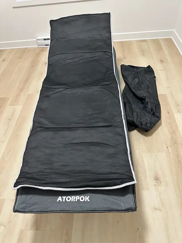 Lit pliable avec matelas in Beds & Mattresses in Longueuil / South Shore - Image 2