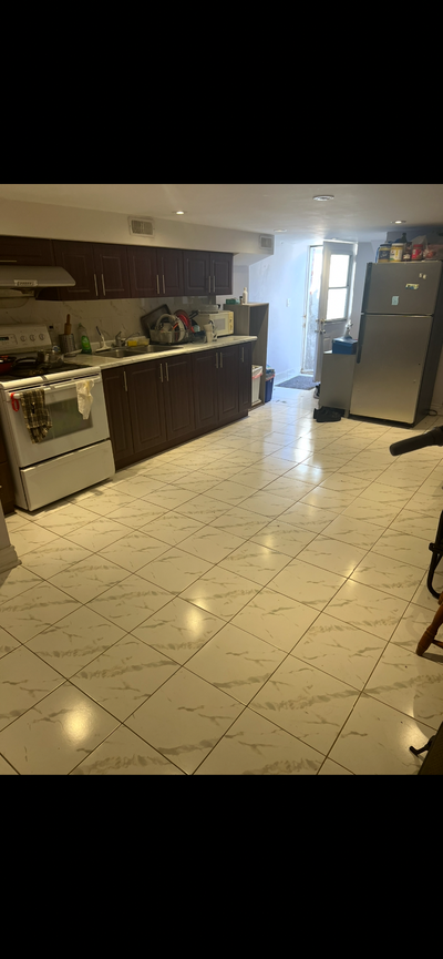 Near Dundas /bathurst basement one bed room for rent included utilities and WiFi share washroom and...