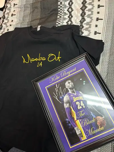 Hey please contact! Shirt is size L