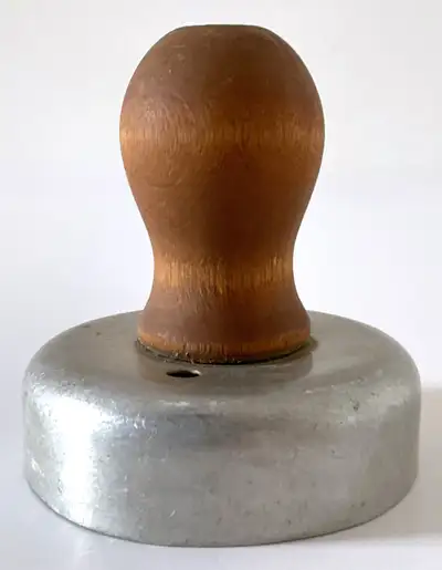 Antiquité. Collection Emporte-pièce pour beignes, View more