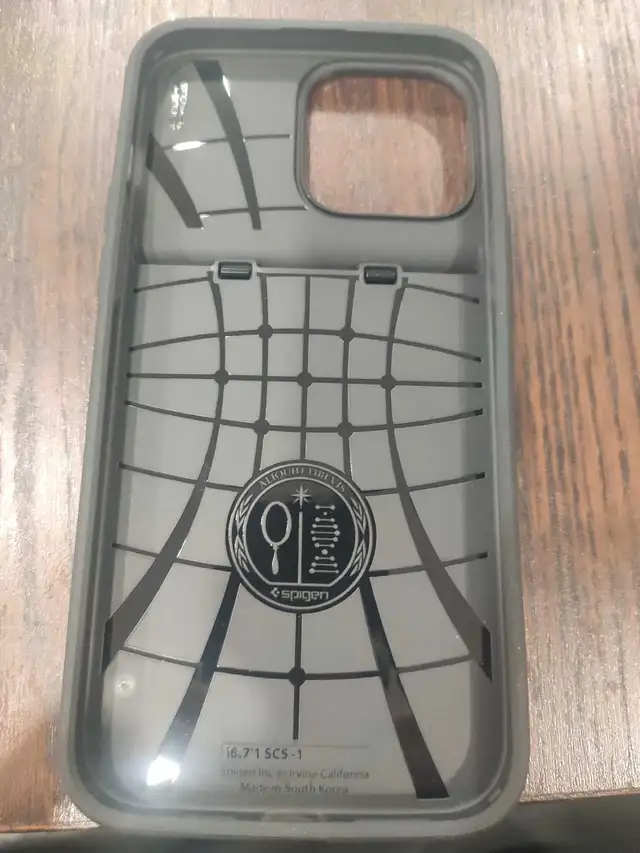torras case for iPhone 13 pro max and spigen case in Cell Phone Accessories in St. Catharines - Image 6