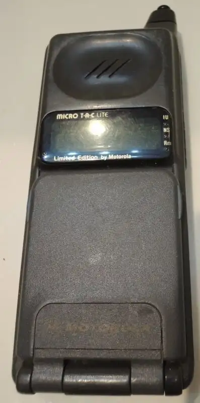 Circa 1991. Rare Vintage Motorola Cellular Micro TAC Lite Limited Edition Flip F09HRD8425AG AMPS. Fu...