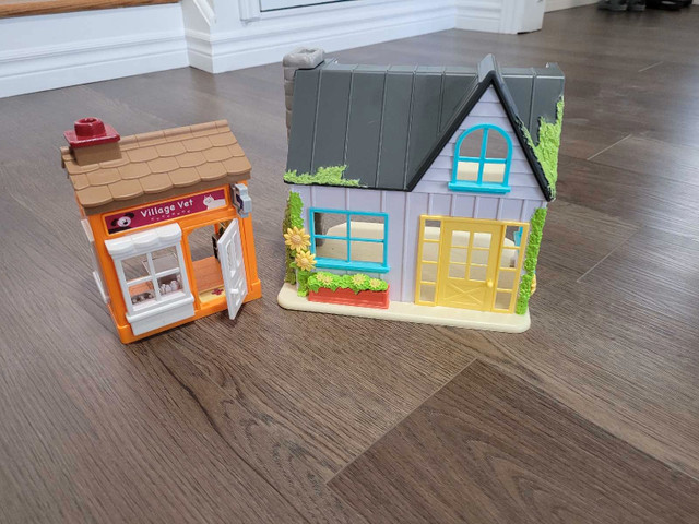 Free dollhouse in Toys & Games in Hamilton