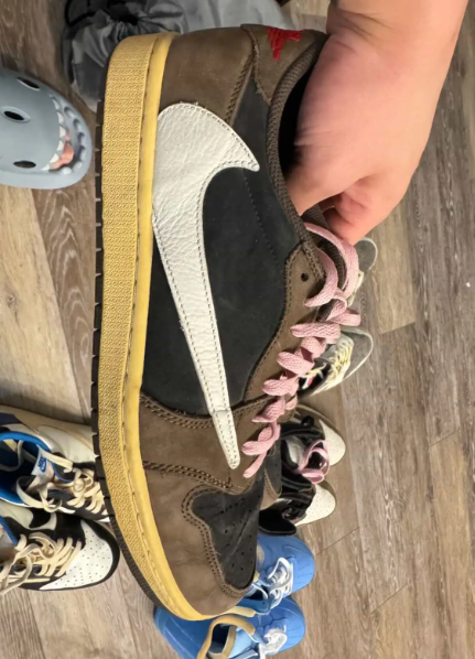 Jordan 1 Retro Low OG SP Travis Scott Mocha in Men's Shoes in City of Toronto - Image 3