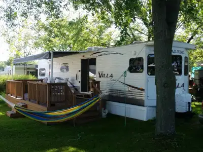 Great condition 40’ destination trailer, 2025 site fees paid. Comes with full size fridge, 4 burner...