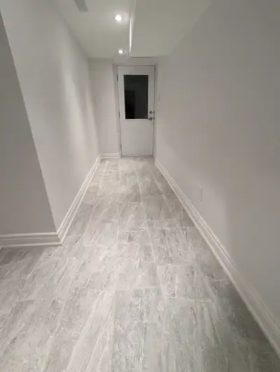 Recently renovated 1 bedrooms, 1 bathroom basement unit on a detached property. Location! Location!...