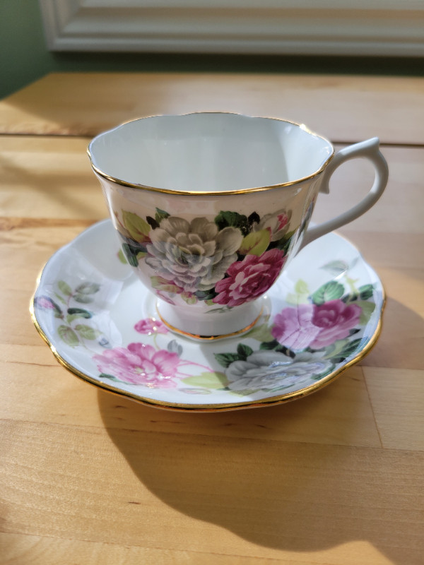 Royal Albert, Bone China, Tea Cup and Saucer set in Arts & Collectibles in Napanee
