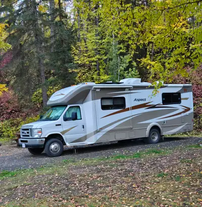 2013 Winnebago Aspect27K. 2012 Ford E450 chassis. 6.8L Super Duty gas engine 46866Km. Dry weight 14,...