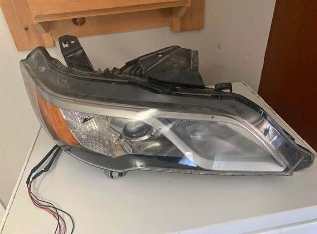 Passenger side headlight for 2015 Acura RDX Halogen   in Auto Body Parts in St. Catharines