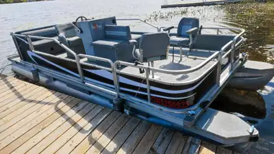 1987 Sun Tracker "Bass Buggy" 20 ft Pontoon with 2005 Yamaha 4 Stroke 50hp. - Motor maintained annua...
