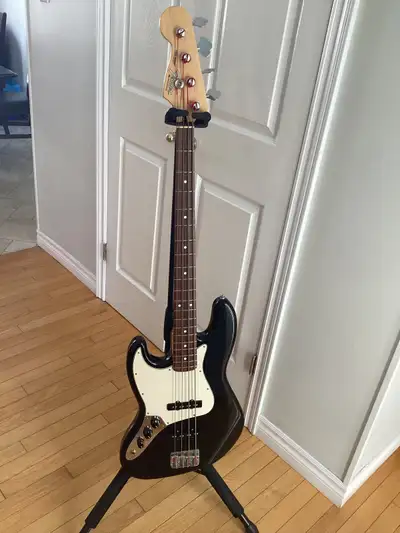 2006 Fender Left Handed 60th anniversary Jazz bass, View more