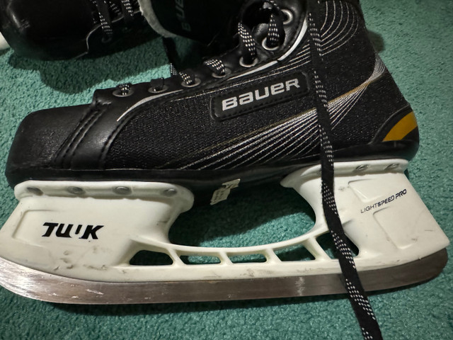 Bauer Ice Hockey Skates & Gloves for Sale in Hockey in Oshawa / Durham Region - Image 4