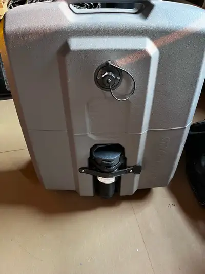 Tedford smart tote 2 Used only once 18 gal