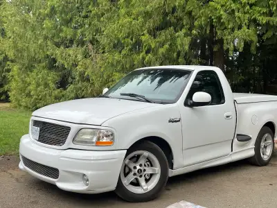 2003 Ford Lightning regular cab 2WD Flareside 5.4 V8 Supercharged with 380 hp has a 4 speed automati...