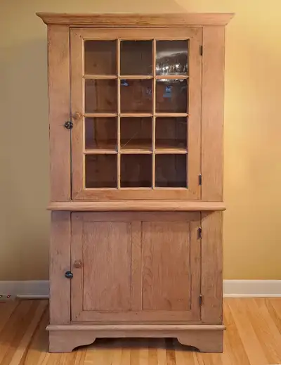 Armoire vaisselier en pin massif // 7 tablettes, View more