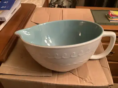 NEW, Unused Big Cake Boss Mixing bowl, View more