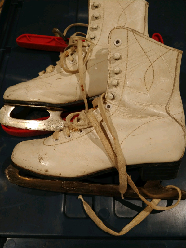 Girls' figure skates in Skates & Blades in Oshawa / Durham Region - Image 3