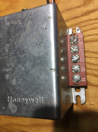 honeywell R8405A furnace control