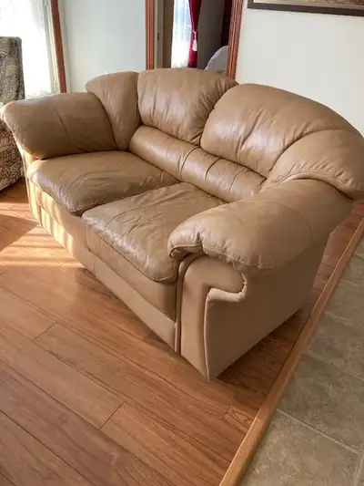 divan en cuir $425.00, View more