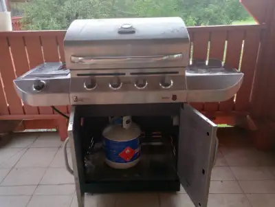 Selling a Char-Broil commercial 4-burner + side burner propane gas barbeque BBQ grill. Fully working...