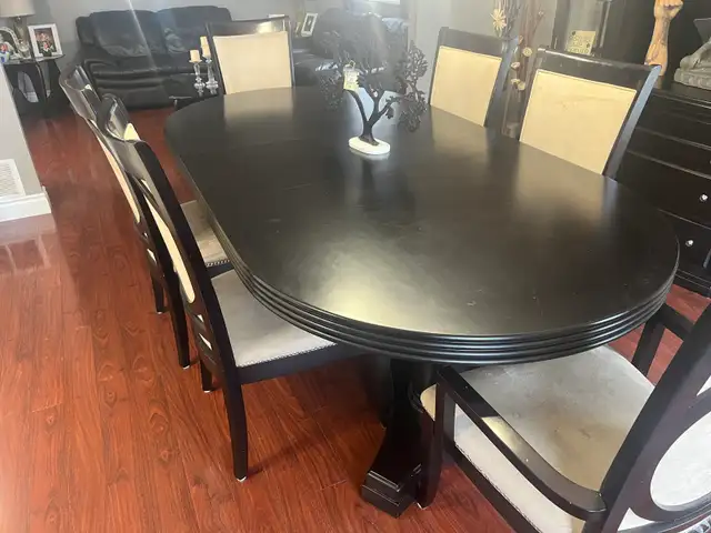 Dining Room Table Set in Dining Tables & Sets in Hamilton - Image 4