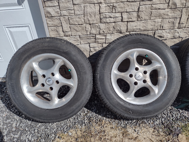 4 Pneu d'été 205/70 R15 (presque neufs) sur mags 5x114.3 dans Pneus et jantes  à Saguenay - Image 3