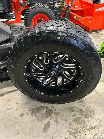 Toyo tires 35x12.5x20 Tires only have 2 Summers on them Bolt Pattern 8x165 Was on cummins 2500
