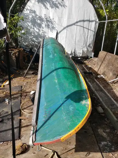 This canoe is 19 feet long, 4 feet amidships, with oak gunnels and additional heavy plastic strips (...