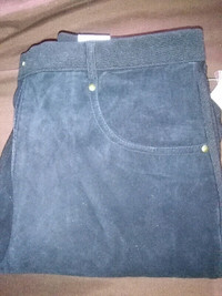 Ladies size medium black suede pants$20 brand new with tags