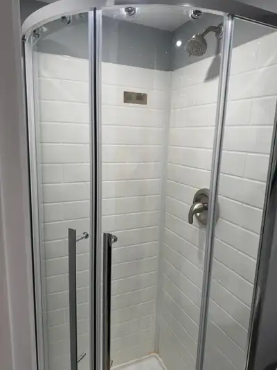 "Nadoli Home Design" 32х32 Round sliding shower door kit. Include: Glass shower door, shower base, s...
