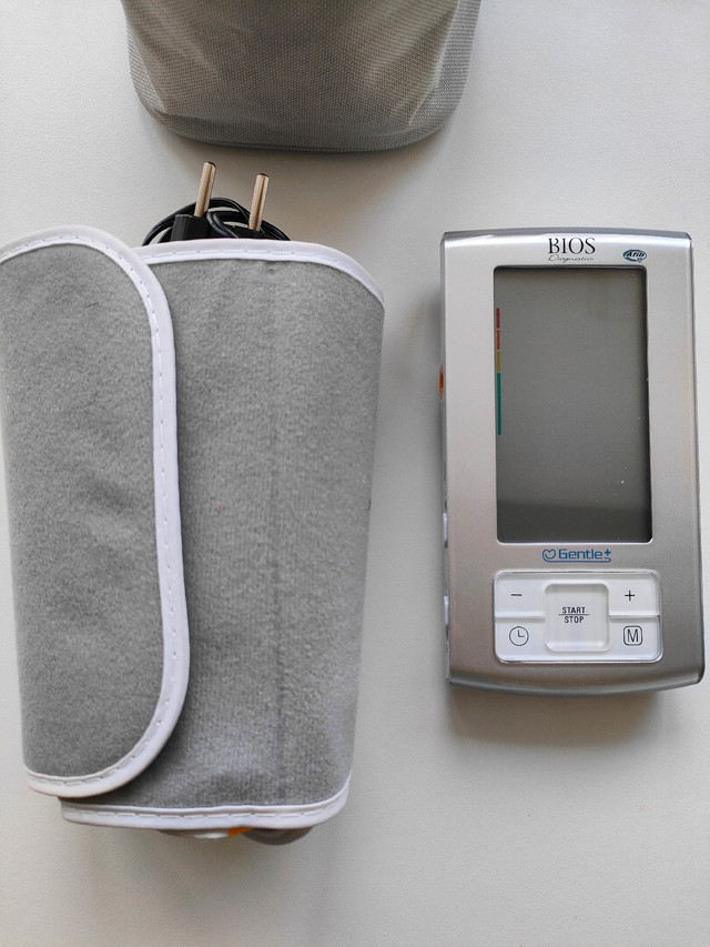 BIOS blood pressure monitor with AFIB detection dans Santé et besoins spéciaux  à Longueuil/Rive Sud - Image 2