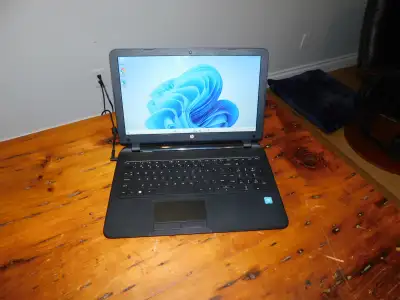 HP 15 Laptop 15.6" N2840 CPU 120GB SSD 8 GB WIN 11 NEW Battery, View more