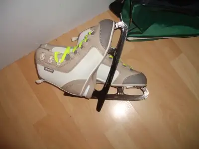 patins chaud  CCM  soft skates fit size 5 US shoes, View more