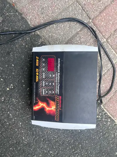 This is a used Eliminator Intelligent Battery Charger with iNomic Technology for 12V batteries, perf...