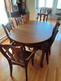 DINNING TABLE WITH 6 CHAIRS AND HUTCH