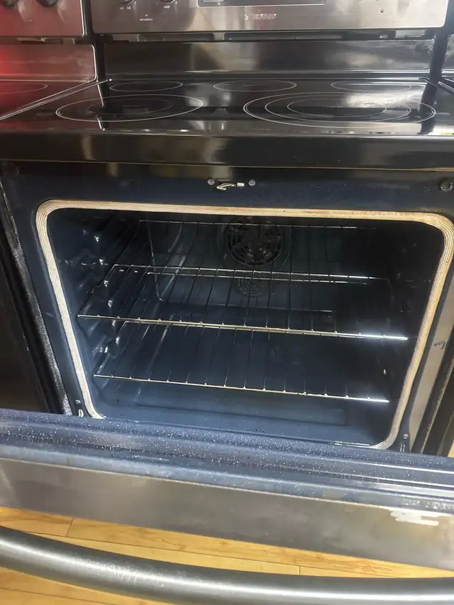 Samsung Range in Stoves, Ovens & Ranges in Laval / North Shore - Image 3