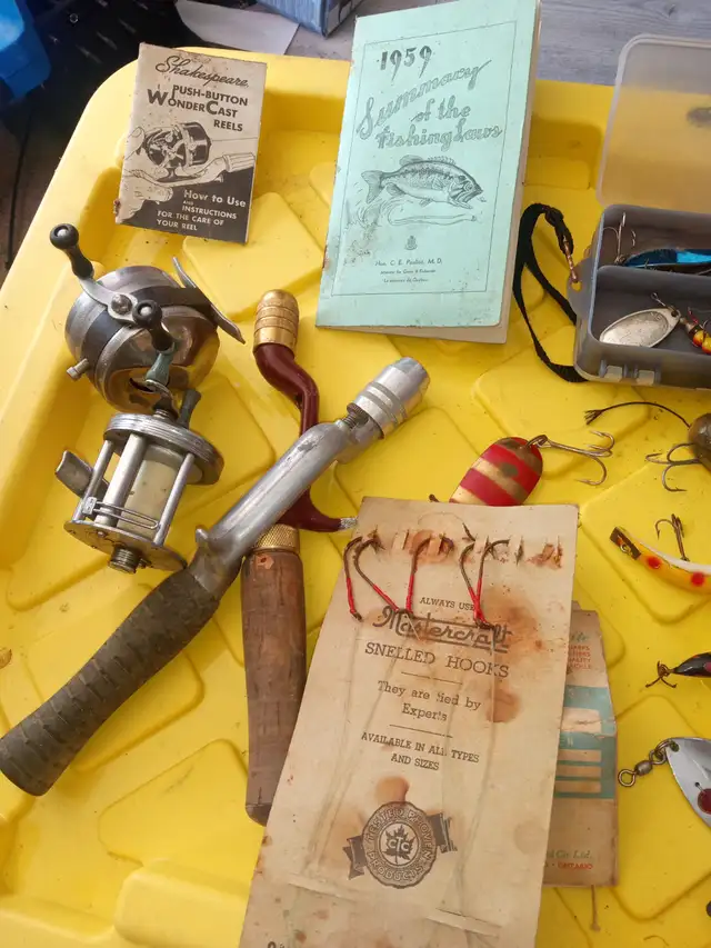 Job lot vintage fishing stuff in Arts & Collectibles in Oshawa / Durham Region - Image 9