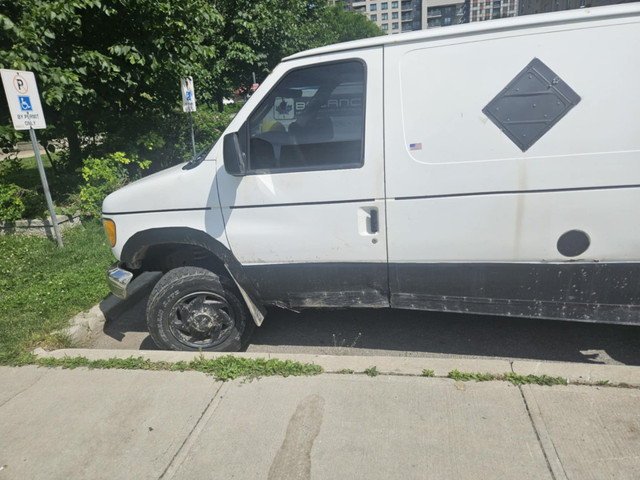 Ford e250 van 2007 in Cars & Trucks in City of Toronto - Image 2
