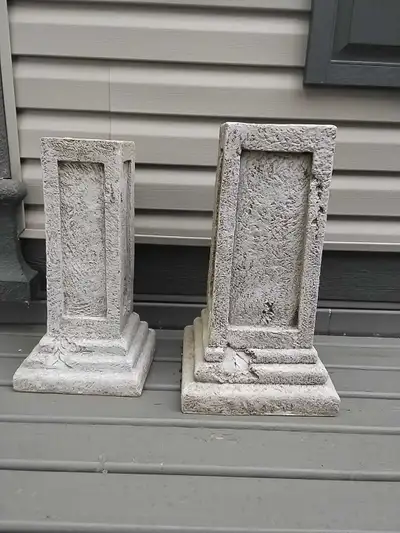 square pedestals (2), View more