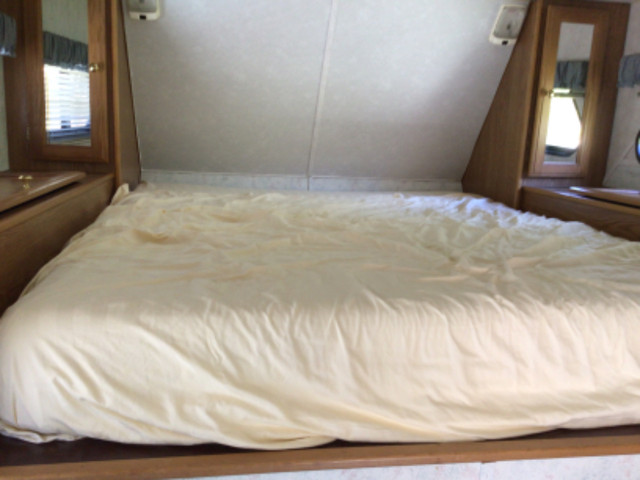 8ft. Truck Camper in Travel Trailers & Campers in Comox / Courtenay / Cumberland - Image 4