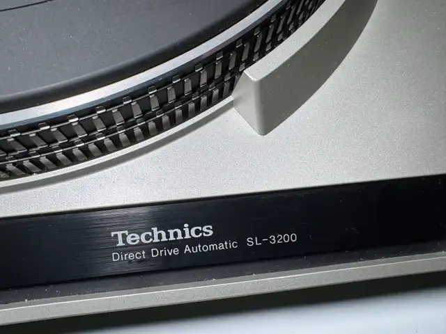 Technics SL3200 Direct Drive Turntable w Shure M91ED Cartridge in Stereo Systems & Home Theatre in City of Toronto - Image 5