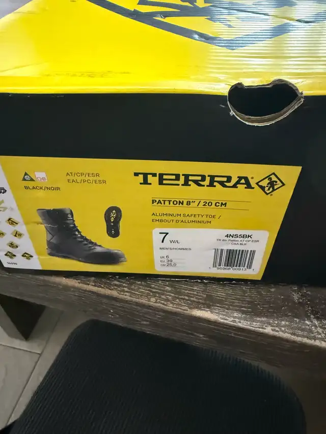 botte de travail in Men's Shoes in Laval / North Shore - Image 2