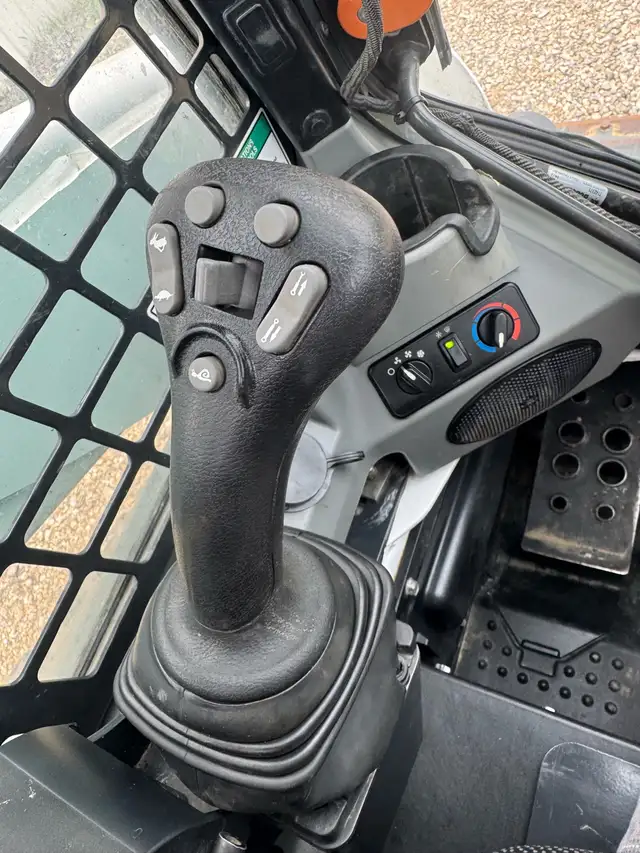 **2018 Bobcat T740 Track Loader, Good Shape* $0 Down Financing** in Heavy Equipment in Red Deer - Image 11