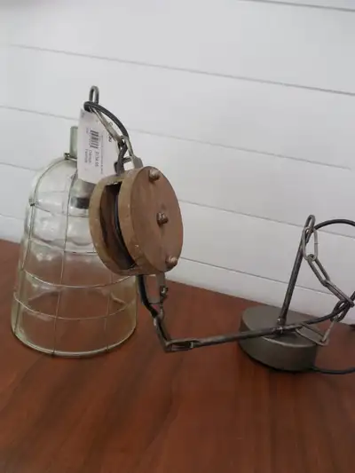 LAMPE EN VERRE NEUVE AVEC POULIE DE BOIS UNE BELLE DÉCORATION, View more