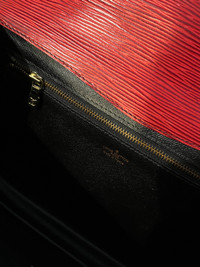 Like New Louis Vuitton Epi Leather Handbag