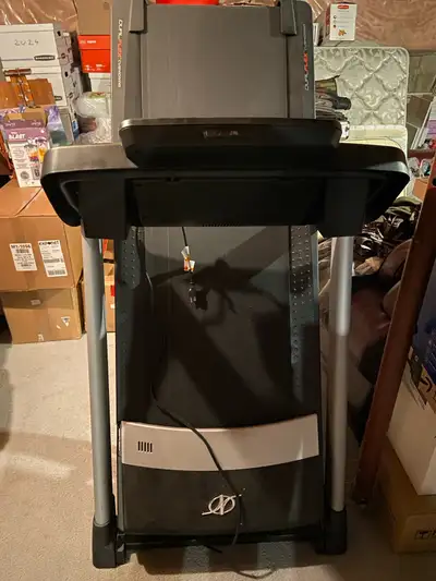 Get ready to elevate your fitness game with this NordicTrack C700 treadmill! This treadmill is in ba...