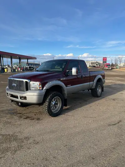 2006 F250 lariat 4wd 301xxx km 44xx hrs 6L powerstroke Deleted and studded Leveling kit 35s on 20 in...