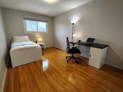 Private room near Mohawk College, Hamilton Mountain