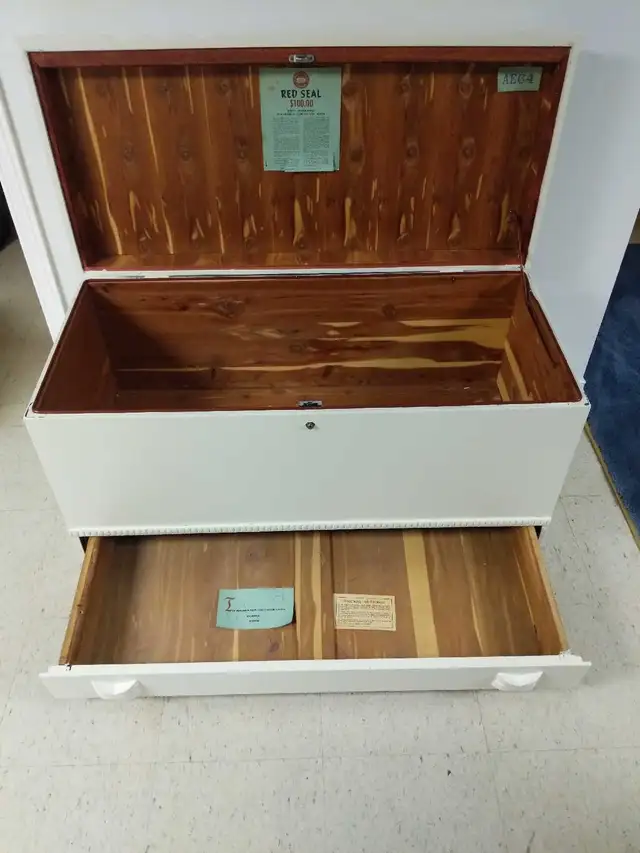 Cedar Chest 64840228702593121